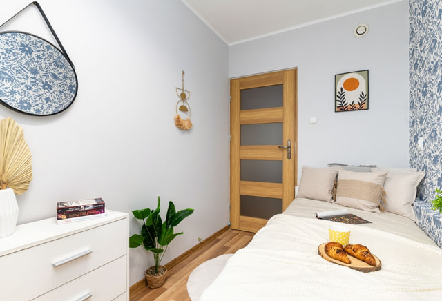 Spacious single room close to UEK university