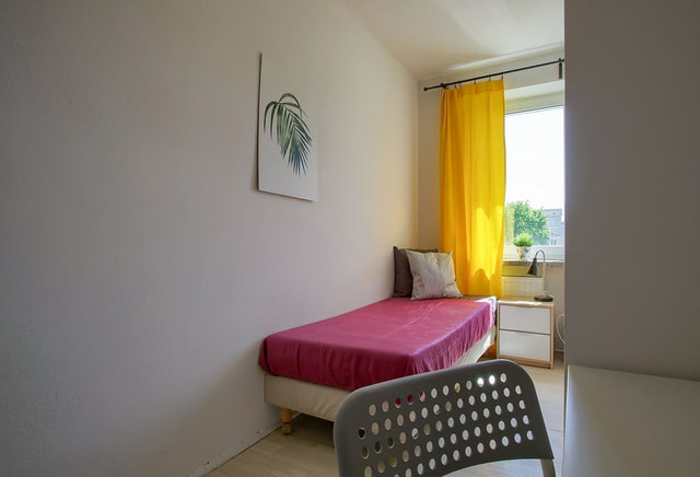 Pokój 1-osobowy  nr 3 ul. Złota 79