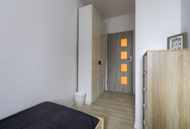 Pokój 1-osobowy  nr 4 ul. Złota 79