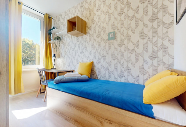 Pokój jednoosobowy z balkonem #5 przy ul. Szarych Szeregów 8