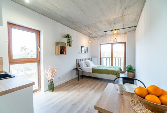 Duża kawalerka z balkonem w nowym budownictwie