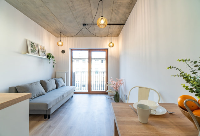 Kawalerka z ogródkiem ! Media w cenie ! 