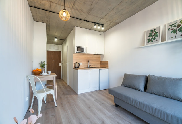 Kawalerka z ogródkiem ! Media w cenie ! 