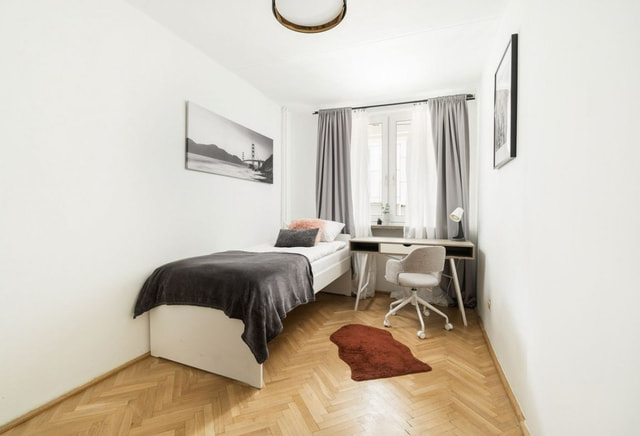 Pokój 1-osobowy nr 1 ul. Żelazna 34/38