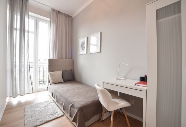 Pokój 1-osobowy  nr 2 al. Niepodległości 150