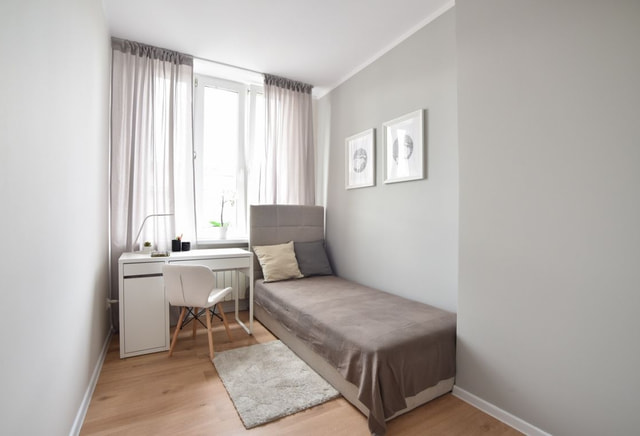 Pokój 1-osobowy  nr 4 al. Niepodległości 150