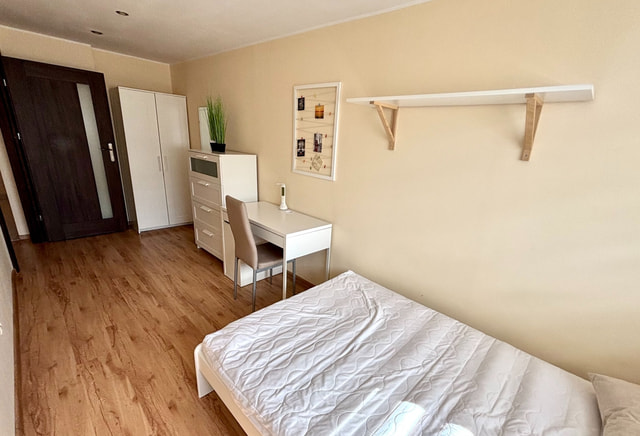 Bright room near the center!