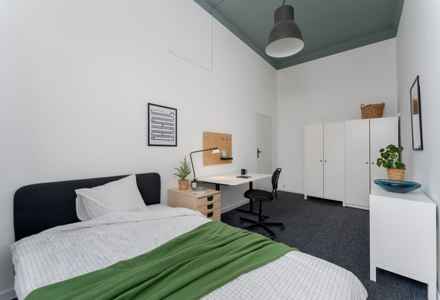 al. Mickiewicza 35, obok Plac Inwalidów, AGH, UJ i Park Krakowski