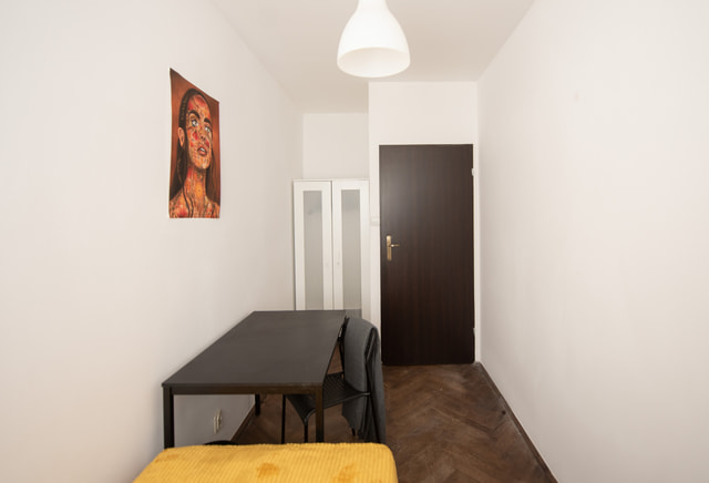 Single room no. 2, Krucza 11/ Przybyszewskiego Street