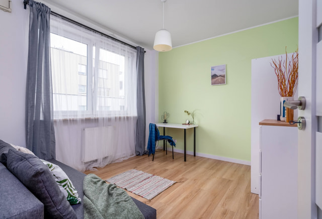 A large room, 3 rooms in an apartment, Ursus, Skoroszewska, room no. 1