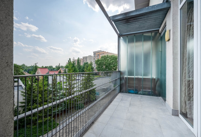 Single room with a balcony in Saska Kępa, room no. 2